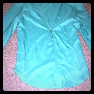 “BKMGC” Green  zip V blouse